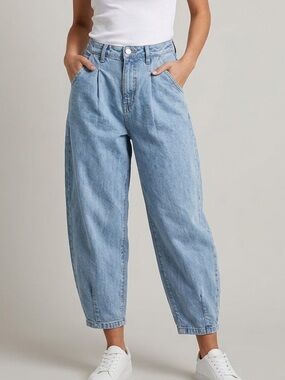 Vibrant Sz 26 Barrel Balloon Light Wash Denim Jeans